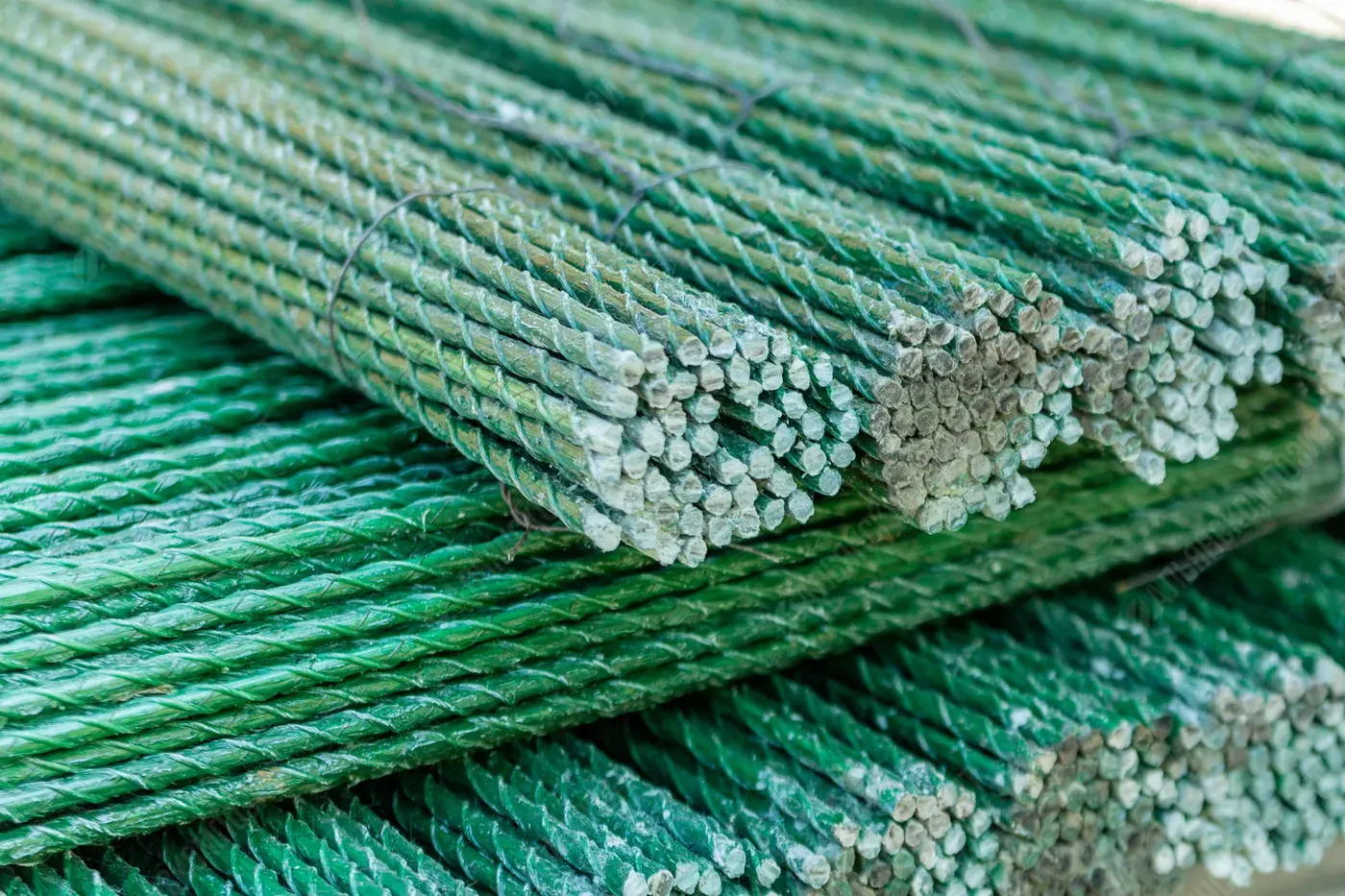 Колышки зеленые для подвязки растений 1,2 м